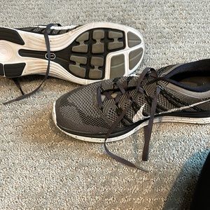 Nike fly it one size 8 worn one time